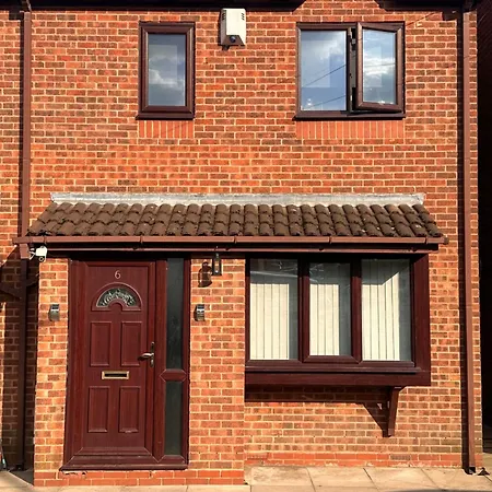 Four Bedrooms And Two Bathrooms Up To Nine People