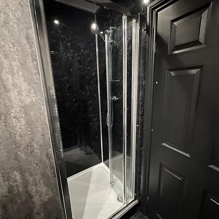 Four Bedrooms And Two Bathrooms Up To Nine People
