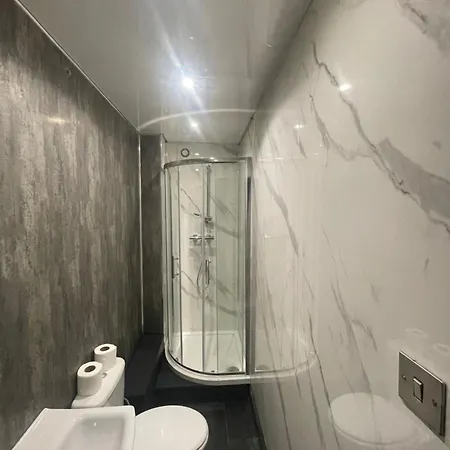 Four Bedrooms And Two Bathrooms Up To Nine People Alloggio in famiglia